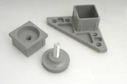 Nivelador y soporte para pata aluminio 40x40 Cerrajes gris