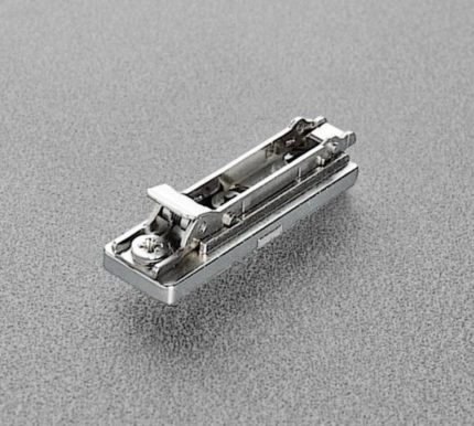 Base para bisagra Salice BAP3R09 "Domi" niquelada H=0mm lineal (21+32mm) Zamak, enganche rápido